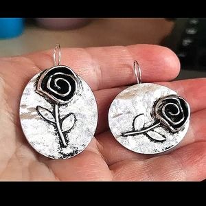 COPY - Antique Oxidized Silver Stunning Unique 3D Rose Earrings . NWT